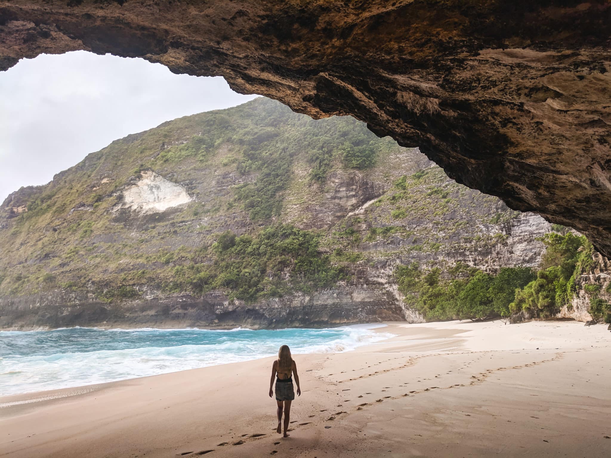 Kelingking secret beach cave