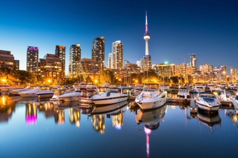There are 11 best places to live in Ontario, according to our travel blogger friend, Erin!