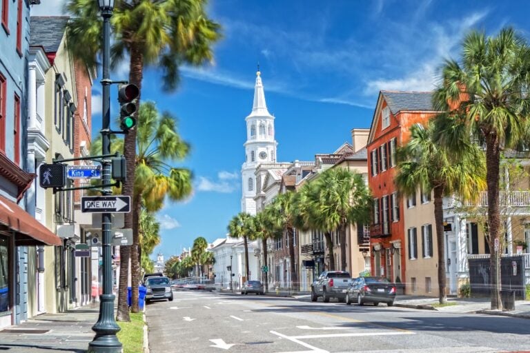 The best casual restaurants to eat in Charleston, SC aggregated for you!