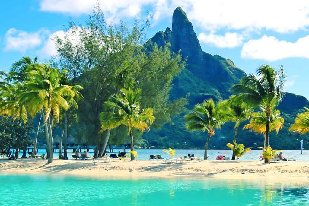 When you safely enjoy drinking in Bora Bora you will have spectacular views of Mount Otemanu and the tuquoise water like this!