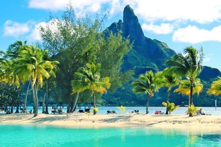 Bora Bora offers incredible hikes like the one on Mt Otemanu