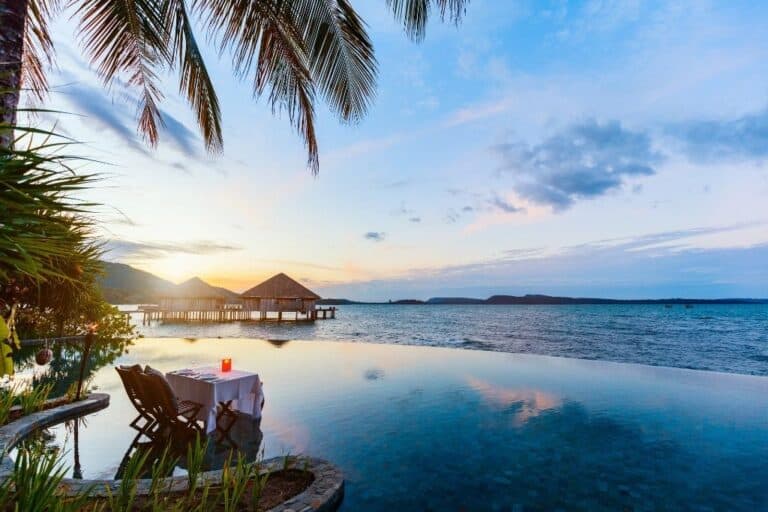luxurious dinner maldives