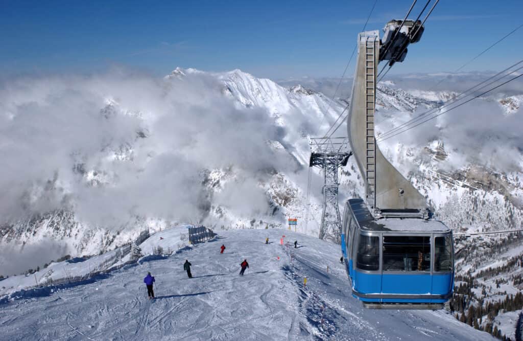 These 7 USA Ski Resorts Have The Most Powder Days – Mike & Laura Travel