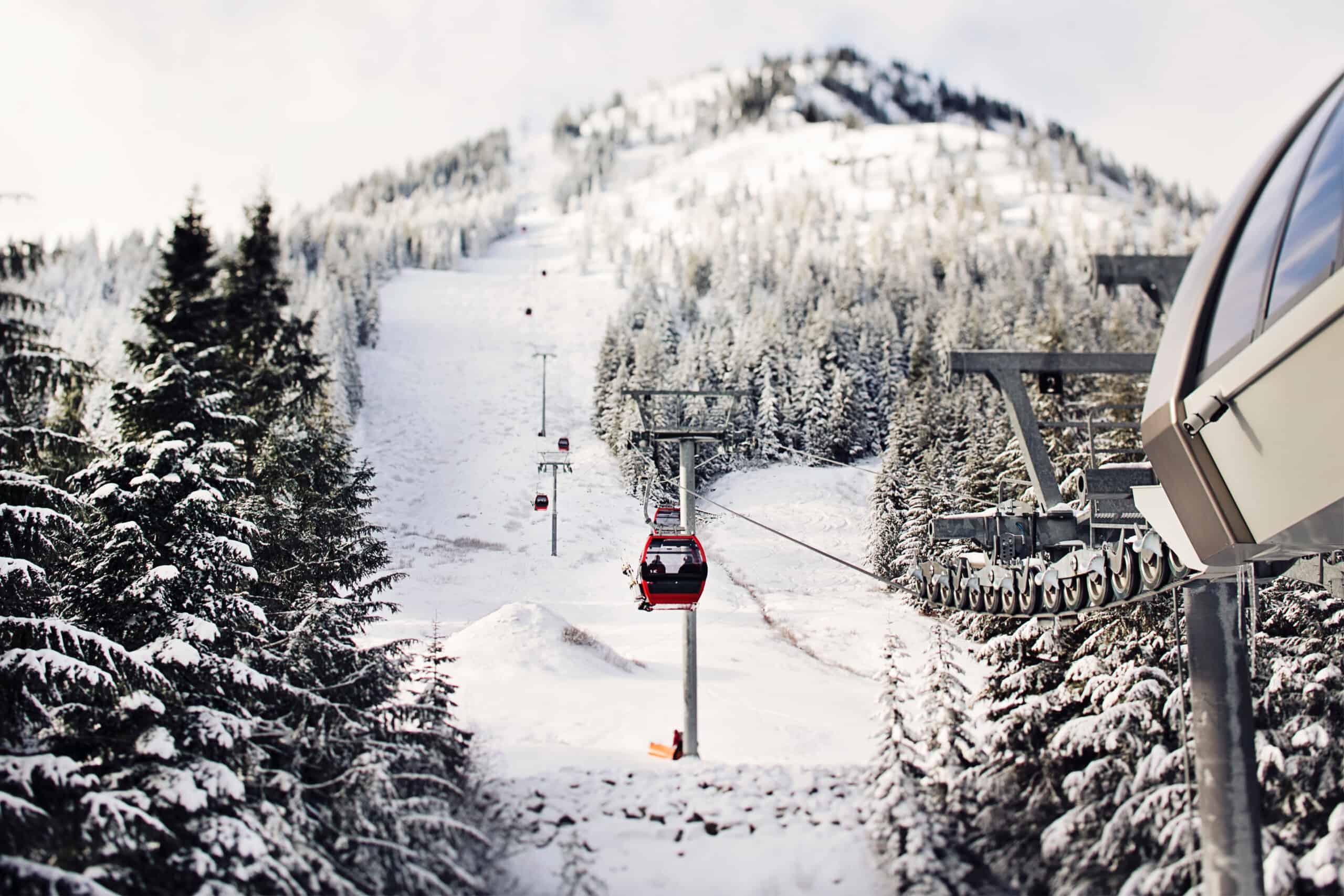 Crystal Mount cable cars